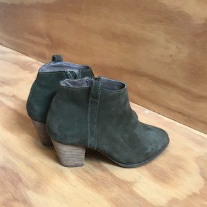Chelsea Crew Olive Suede Baily Booties 8.5